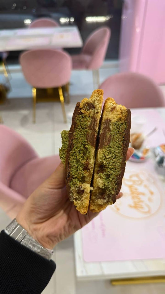 Box crumble cookie Dubai chocolate