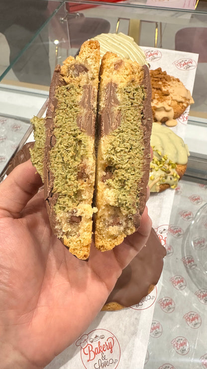 Box crumble cookie Dubai chocolate