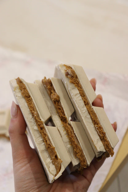 Barrettone lotus dubai chocolate